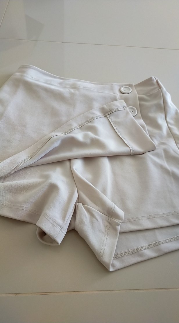 Düğmeli Beyaz Mini  Şortu - Görsel 4