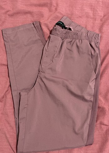 Pembe Piliseli Rahat Kesim Kadın Pantolon
