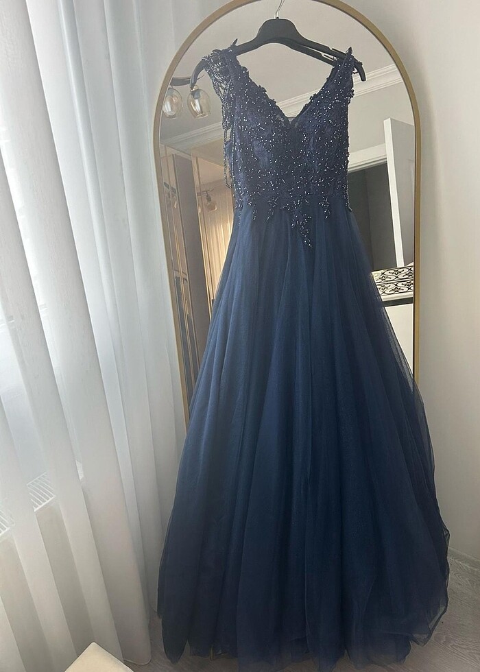 Sıfır Ayarında Nişan Elbisesi - Görsel 2