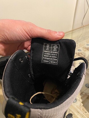 40 Beden Dr. Martens bot