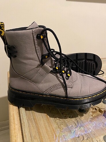 Dr. Martens bot