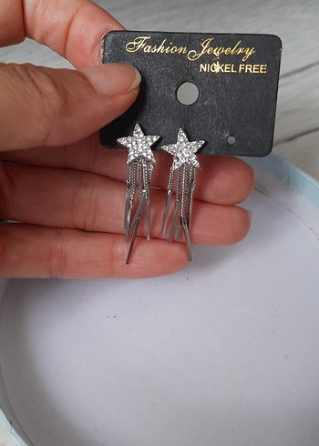  Beden Gri Yıldız Püsküllü Mini Küpe