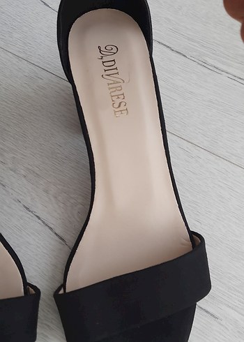 Parlak Siyah Tokalı Blok Topuklu Kadın Ayakkabı - Görsel 3