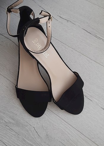 Parlak Siyah Tokalı Blok Topuklu Kadın Ayakkabı - Görsel 2