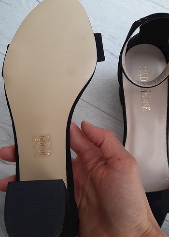 Parlak Siyah Tokalı Blok Topuklu Kadın Ayakkabı - Görsel 4