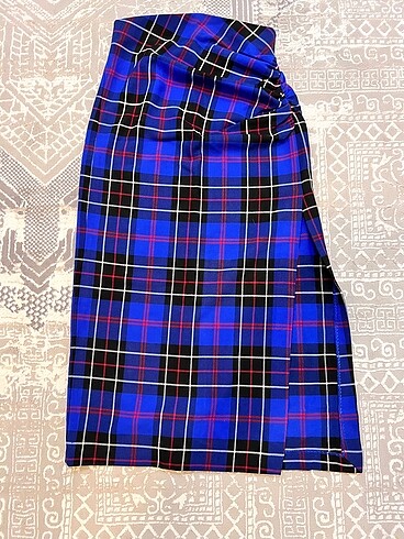 etek drape detayli yandan yirtmacli