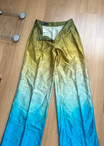Kadın Çok Renkli saten kumaş pantalon hiç giyilmedi Tertemiz