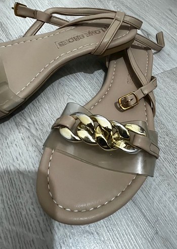 Zincir Detaylı Bej Dolgu Topuklu Sandalet - Görsel 3