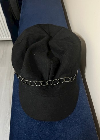 Zincir Detaylı Siyah Süet Kadın Şapka - Görsel 3