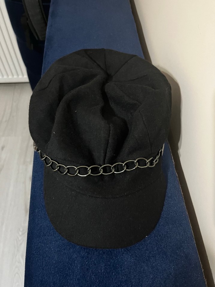 Zincir Detaylı Siyah Süet Kadın Şapka - Görsel 3