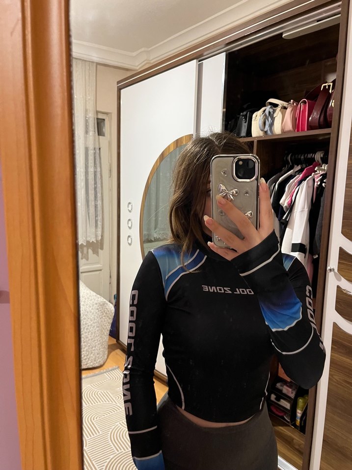 Siyah Baskılı Uzun Kollu Yüksek Yakalı Spor Üst - Görsel 2