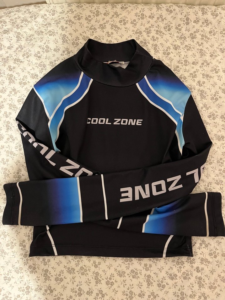 Siyah Baskılı Uzun Kollu Yüksek Yakalı Spor Üst - Görsel 4