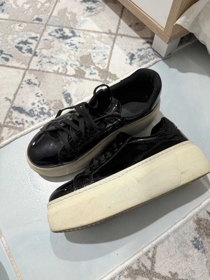 Siyah Rugan Kadın Spor Ayakkabı - Görsel 2