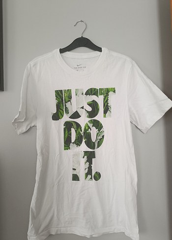 Nike Beyaz kadin Kısa Kollu Baskılı Tişört