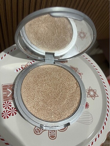 The Balm Mary Lou Manizer Aydınlatıcı