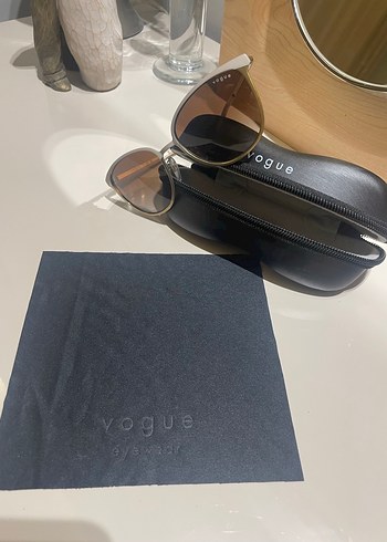 Vogue Gri Kadın Güneş Gözlüğü Velcro Detaylı