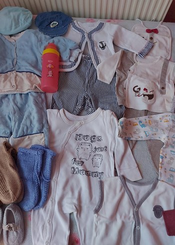 Bebek için beyaz ve açık renkli uyku kıyafetleri seti - Görsel 3