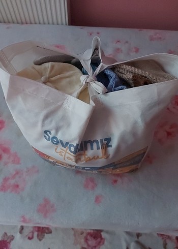 Bebek için beyaz ve açık renkli uyku kıyafetleri seti - Görsel 6