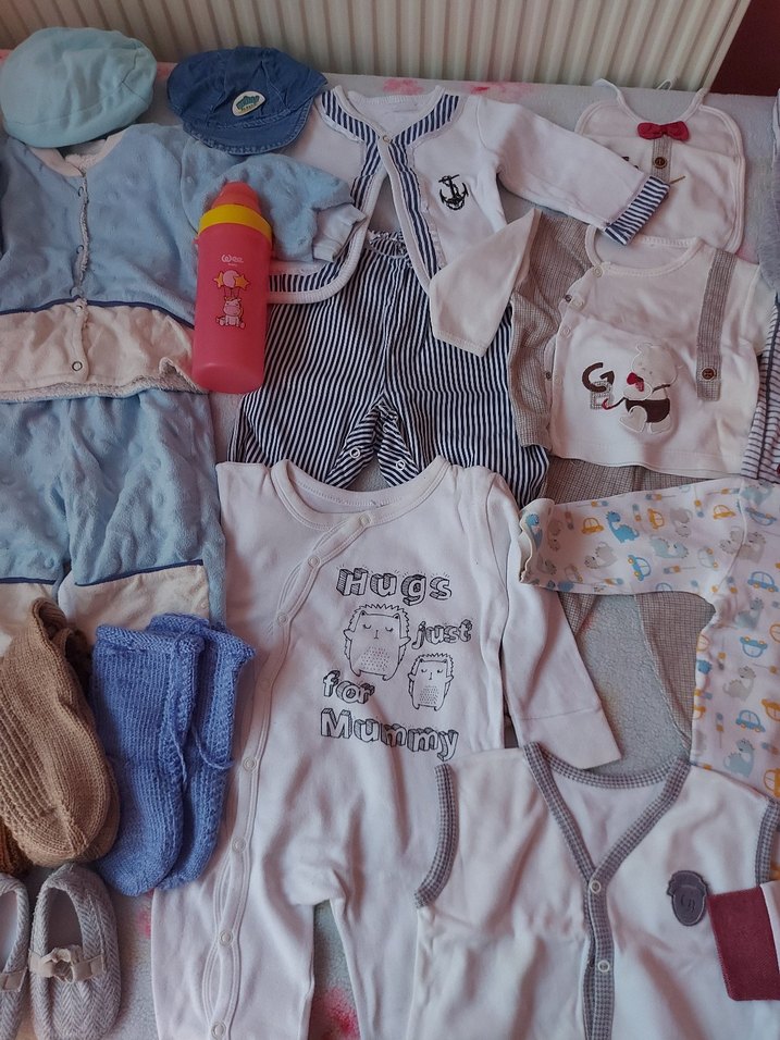 Bebek için beyaz ve açık renkli uyku kıyafetleri seti - Görsel 3