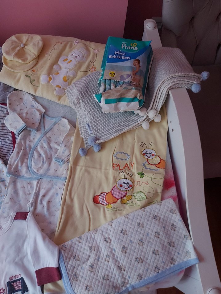 Bebek için beyaz ve açık renkli uyku kıyafetleri seti - Görsel 5