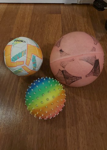 Renkli Çeşitli Oyuncak Toplar - Görsel 3