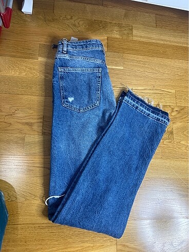 34 Beden mavi Renk Bershka jean