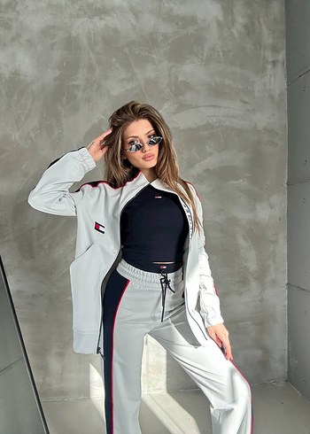 Gri Kadın Spor Takımı Yüksek Yaka