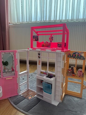 Portatif barbie evi
