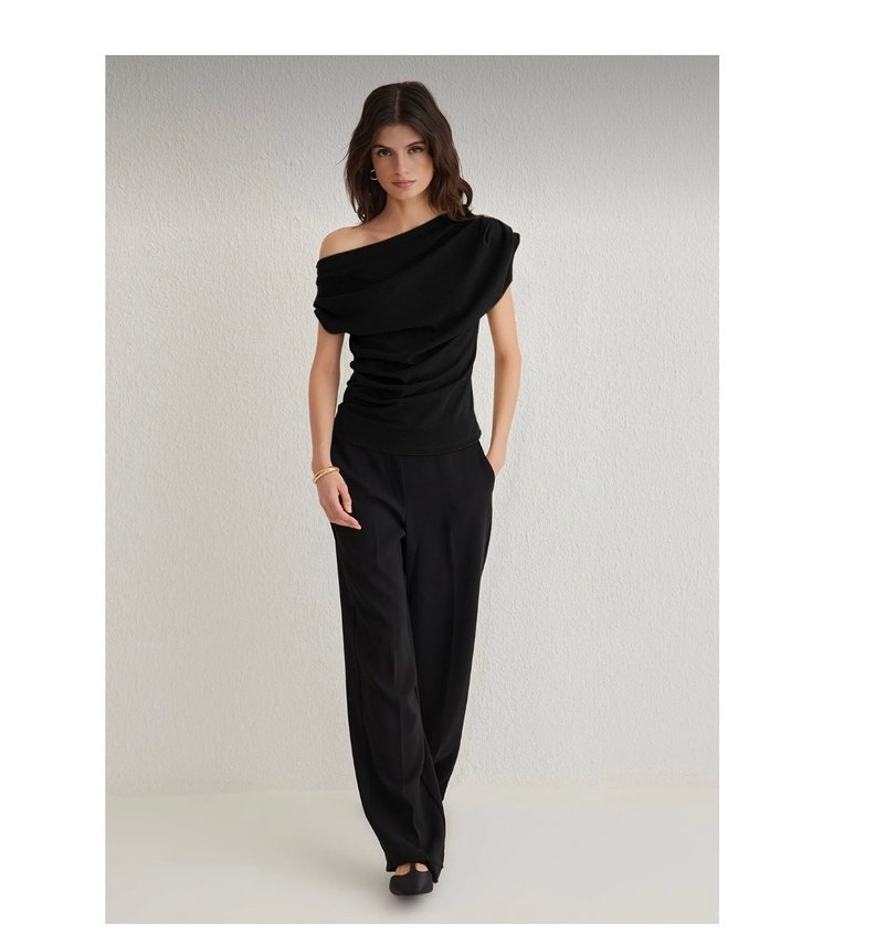 Saten Siyah Drapeli Straplez Bluz - Görsel 3