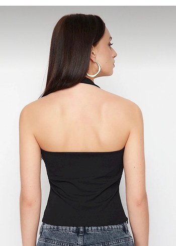 Siyah Yüksek Yakalı İnce Askılı Kadın Bluz - Görsel 2