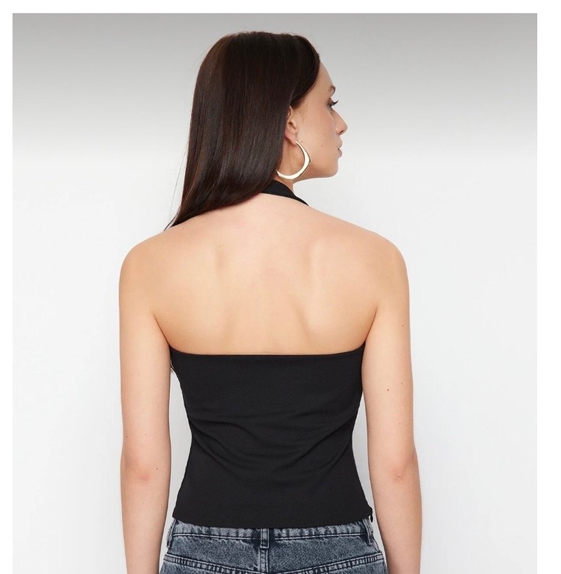 Siyah Yüksek Yakalı İnce Askılı Kadın Bluz - Görsel 2