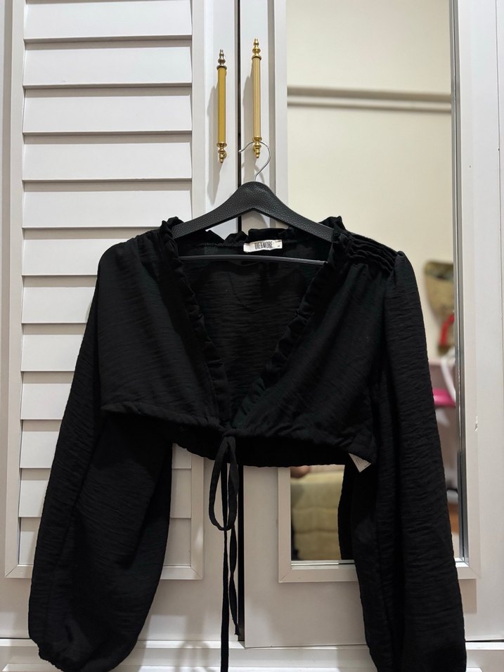 Uzun Kollu, V Yaka, Fırfırlı Siyah Bluz - Görsel 2