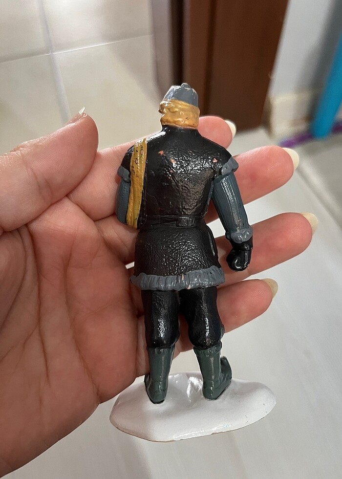 Karlar ülkesi figürü - Görsel 2