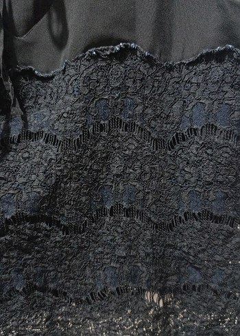 Siyah Dantelli V Yaka Kolsuz Mini Top - Görsel 3