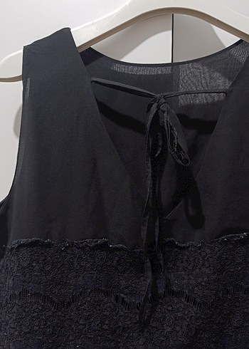 Siyah Dantelli V Yaka Kolsuz Mini Top - Görsel 2