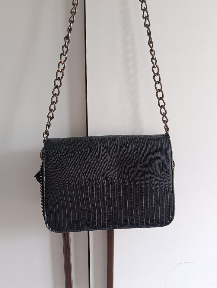 Zincir Detaylı Siyah Yılan Desenli Deri Çanta - Görsel 4