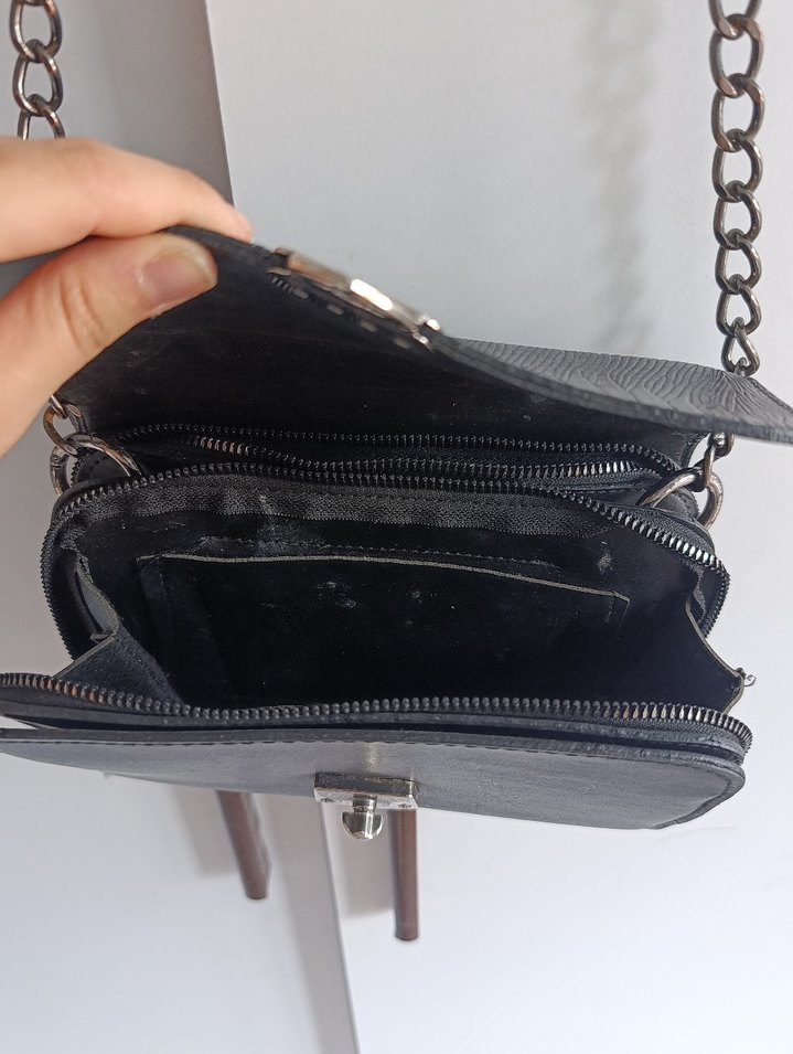 Zincir Detaylı Siyah Yılan Desenli Deri Çanta - Görsel 3