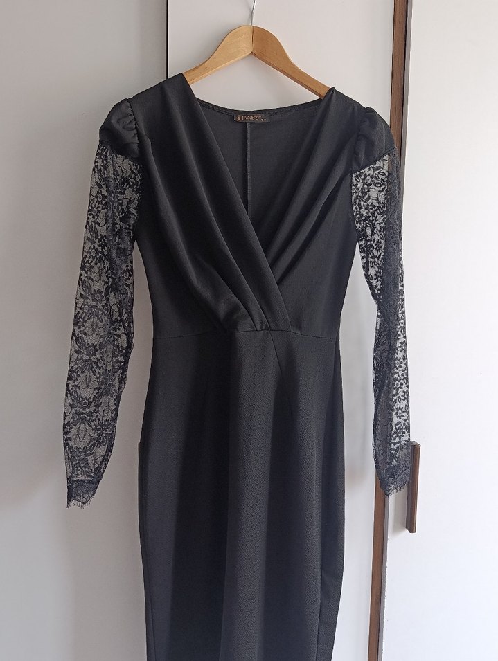 Dantel Kollu Siyah Uzun V Yaka Elbise - Görsel 5