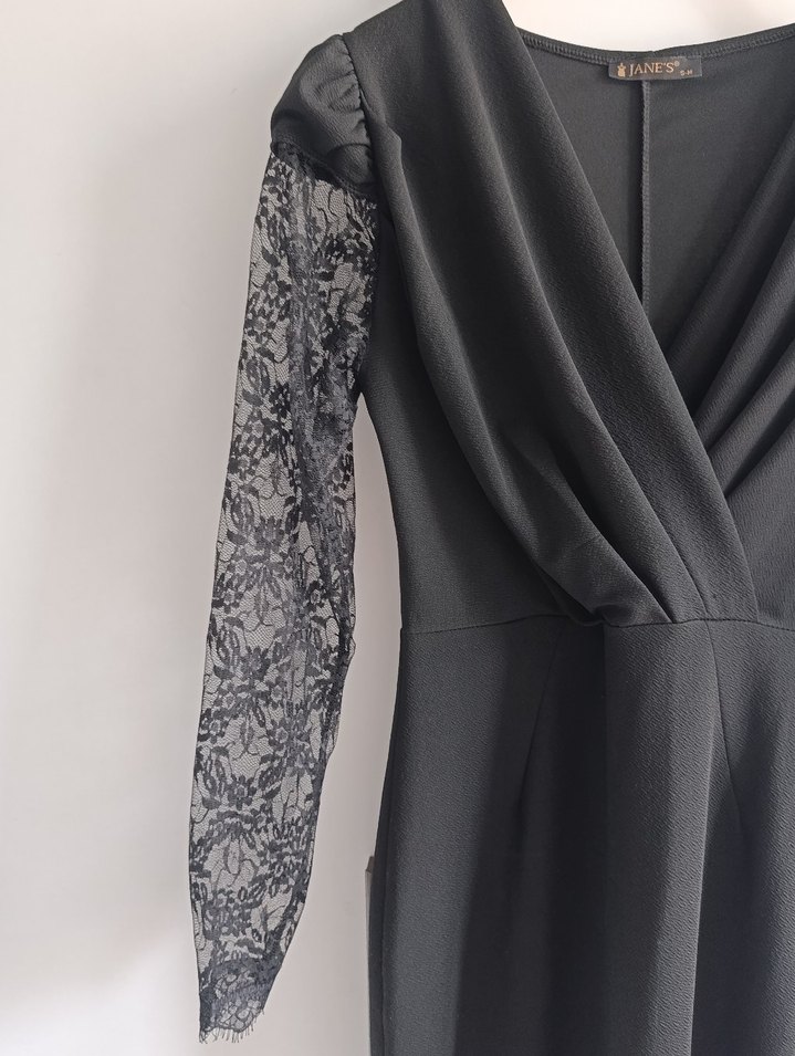 Dantel Kollu Siyah Uzun V Yaka Elbise - Görsel 2