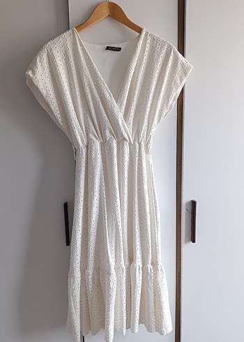 Dantel Detaylı V Yakalı Beyaz Uzun Elbise - Görsel 3