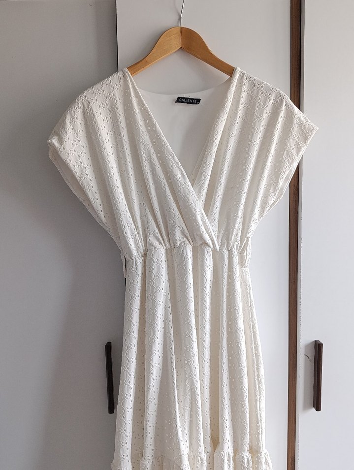 Dantel Detaylı V Yakalı Beyaz Uzun Elbise - Görsel 2
