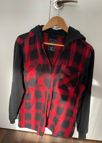 Kırmızı Kapüşonlu Uzun Kollu Salaş Gömlek - Görsel 3