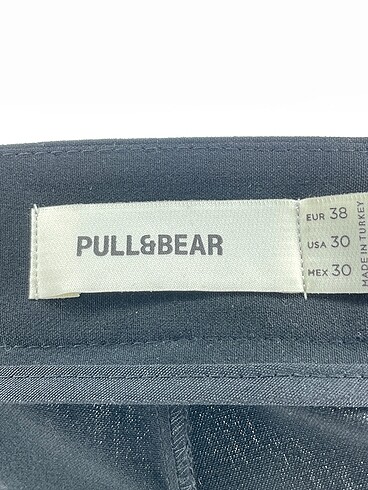 38 Beden siyah Renk Pull and Bear Bermuda / Kapri %70 İndirimli.