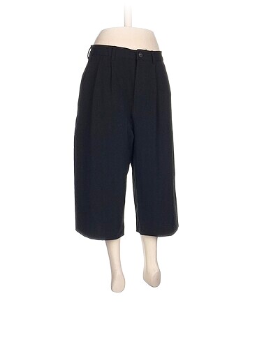 Pull and Bear Pull and Bear Bermuda / Kapri %70 İndirimli.