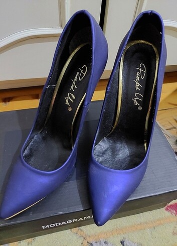Saks mavi stiletto