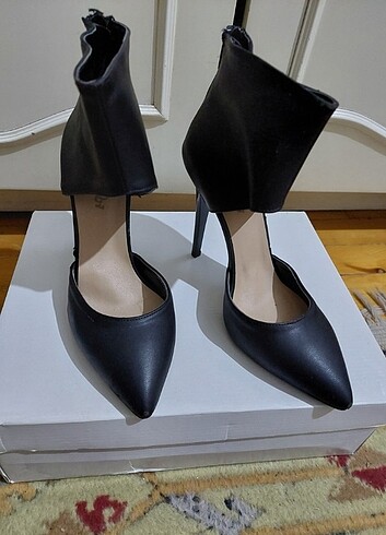 Dekolteli stiletto