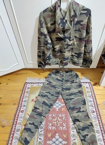 Kamuflaj kapüşonlu spor takım - Görsel 2