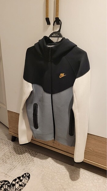 Nike tech