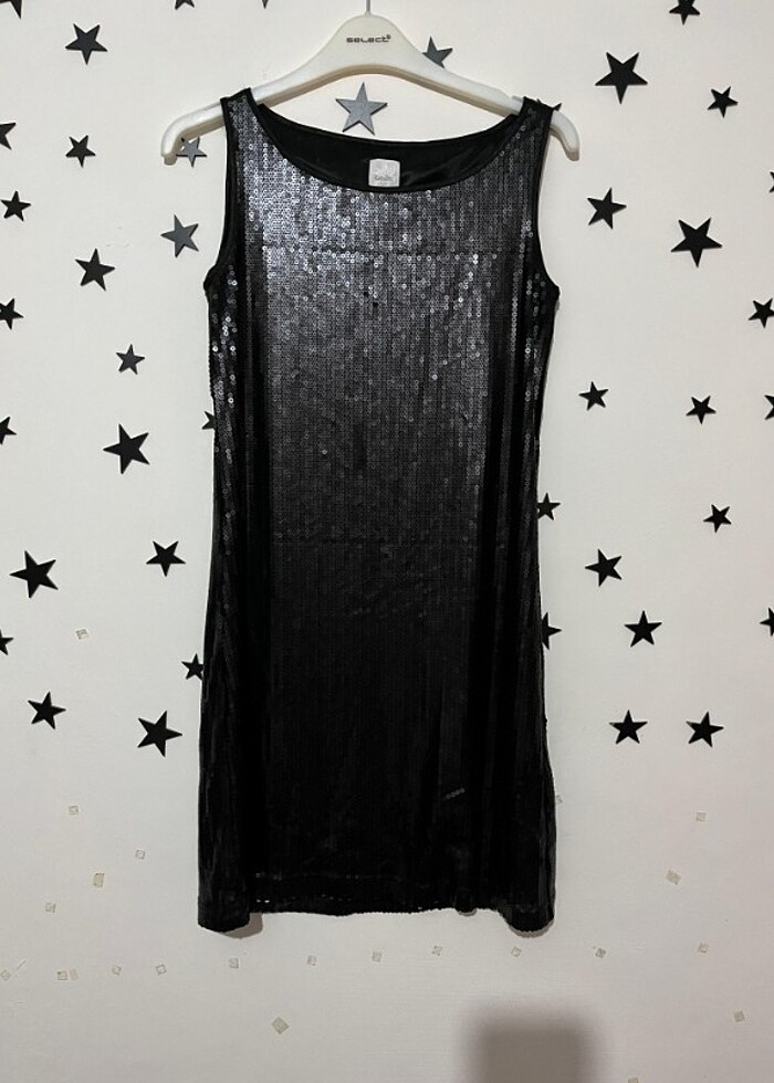 Pullu siyah kısa elbise  - Görsel 2