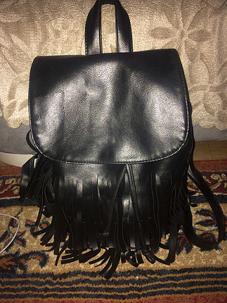 Siyah püsküllü çanta 
